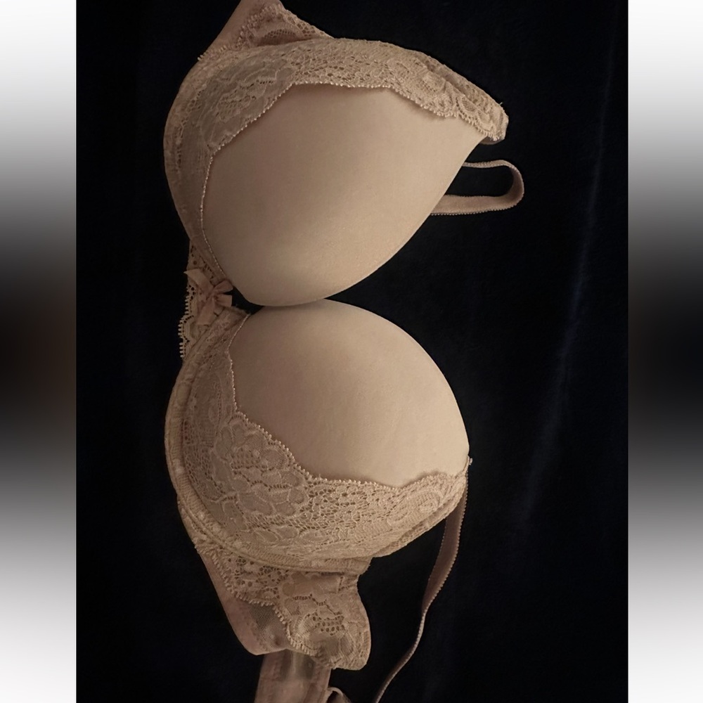 Victoria's Secret Lace Push Up Bra in Cream/Beige